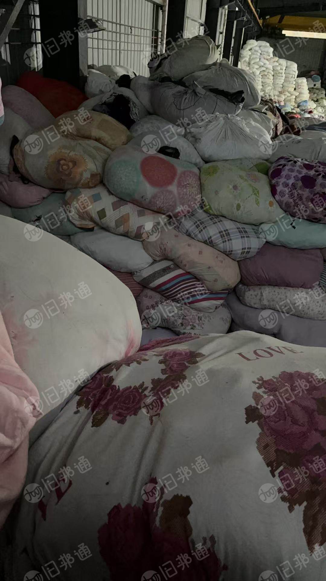 长期出售旧衣服分拣货，大白，裁剪好的睡衣等，现货有几十吨，在湖北荆门