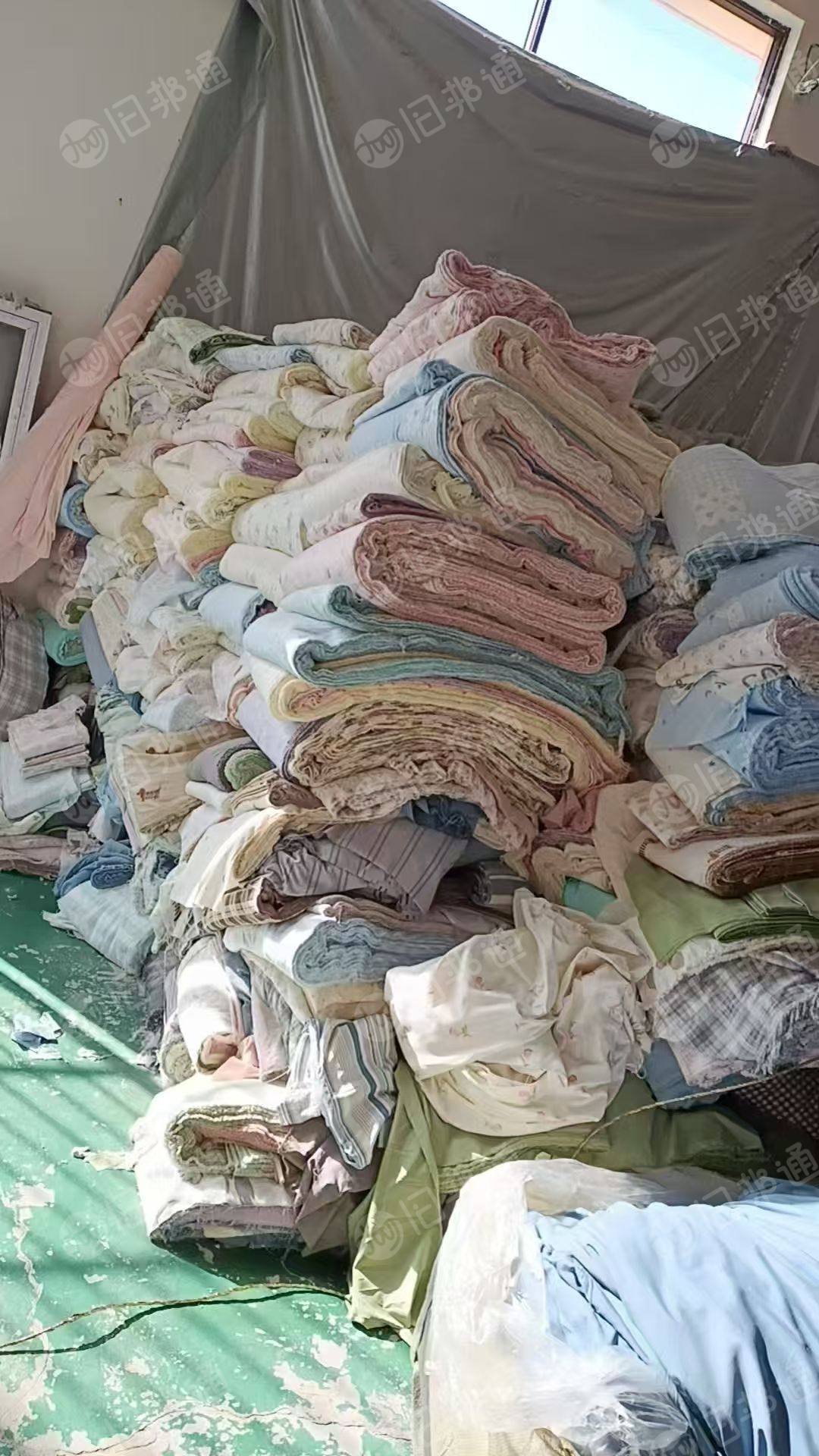 长期大量出售刀口布，有全棉的，涤棉的，化纤的比较多，18-40公分都有，货在江苏南通