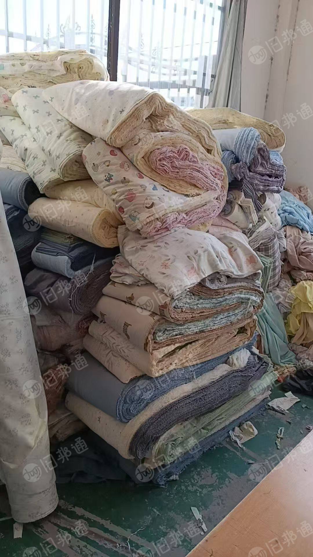 长期大量出售刀口布，有全棉的，涤棉的，化纤的比较多，18-40公分都有，货在江苏南通