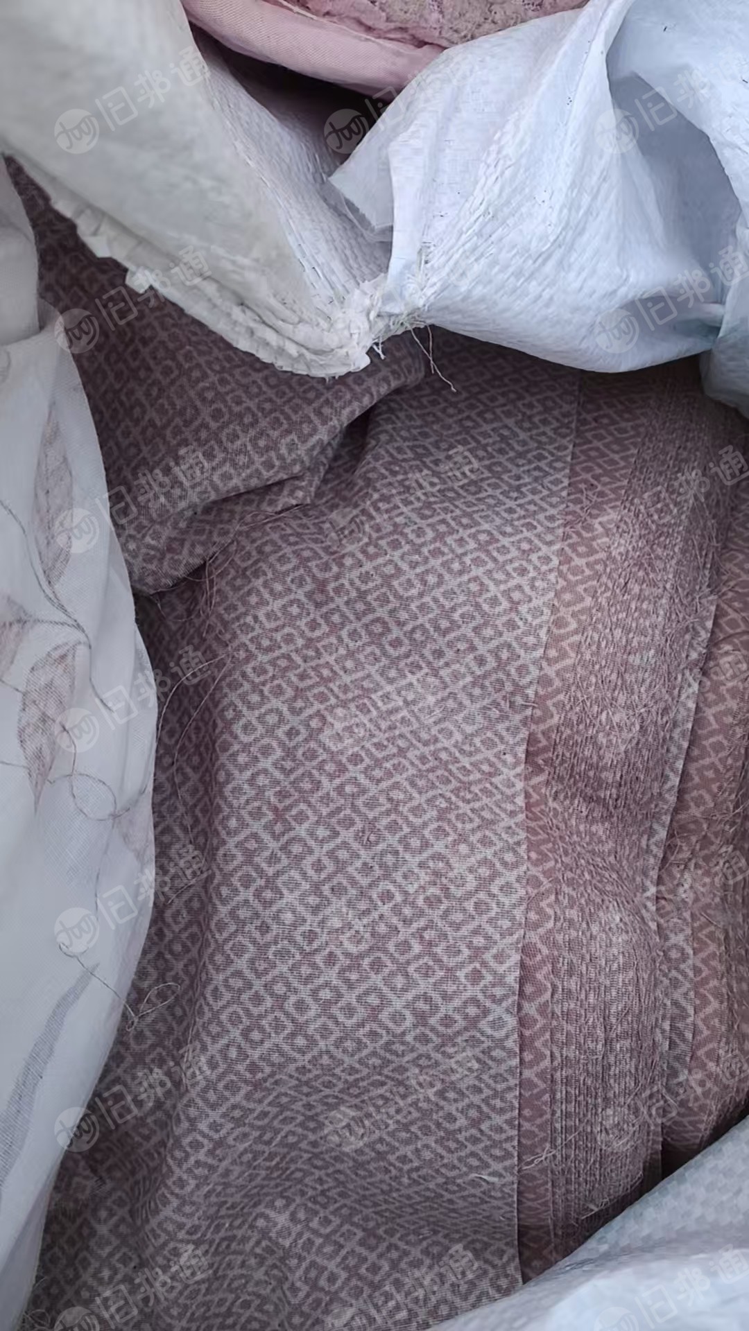 长期大量出售刀口布，有全棉的，涤棉的，化纤的比较多，18-40公分都有，货在江苏南通