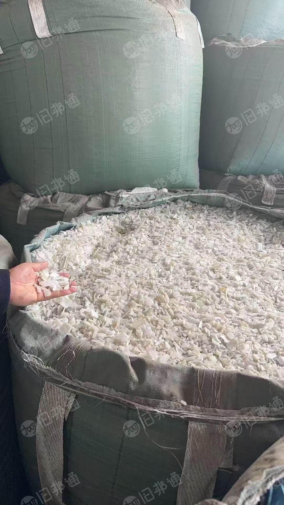 出售电瓶破碎料，主要是汽车上下来的电瓶，水洗甩干的，月供1000吨