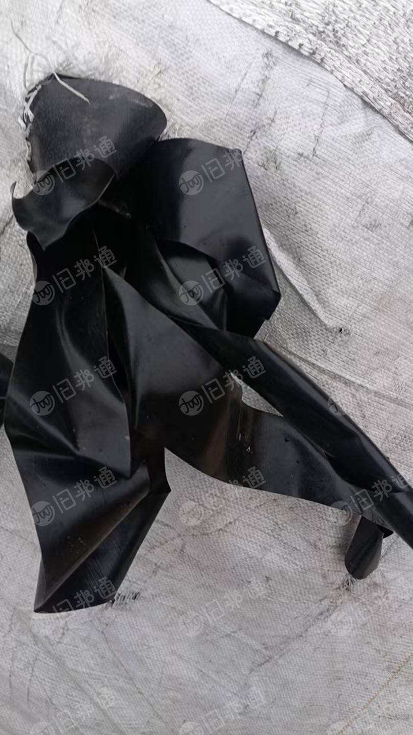 出售PVC边角料，黑色软质的，现货3吨多