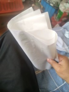 长期出售线路板厂下来的乳白pet膜废料，也有3层pet复合pe膜，高压是透明的，可分离