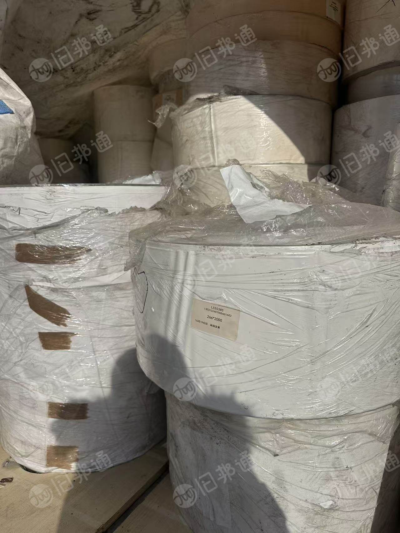 出售卷筒格拉辛纸，一层格拉辛一层PP膜，可以二次利用