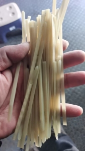 出售尼龙扎带废料，有白色也有黑色的，现货2吨左右