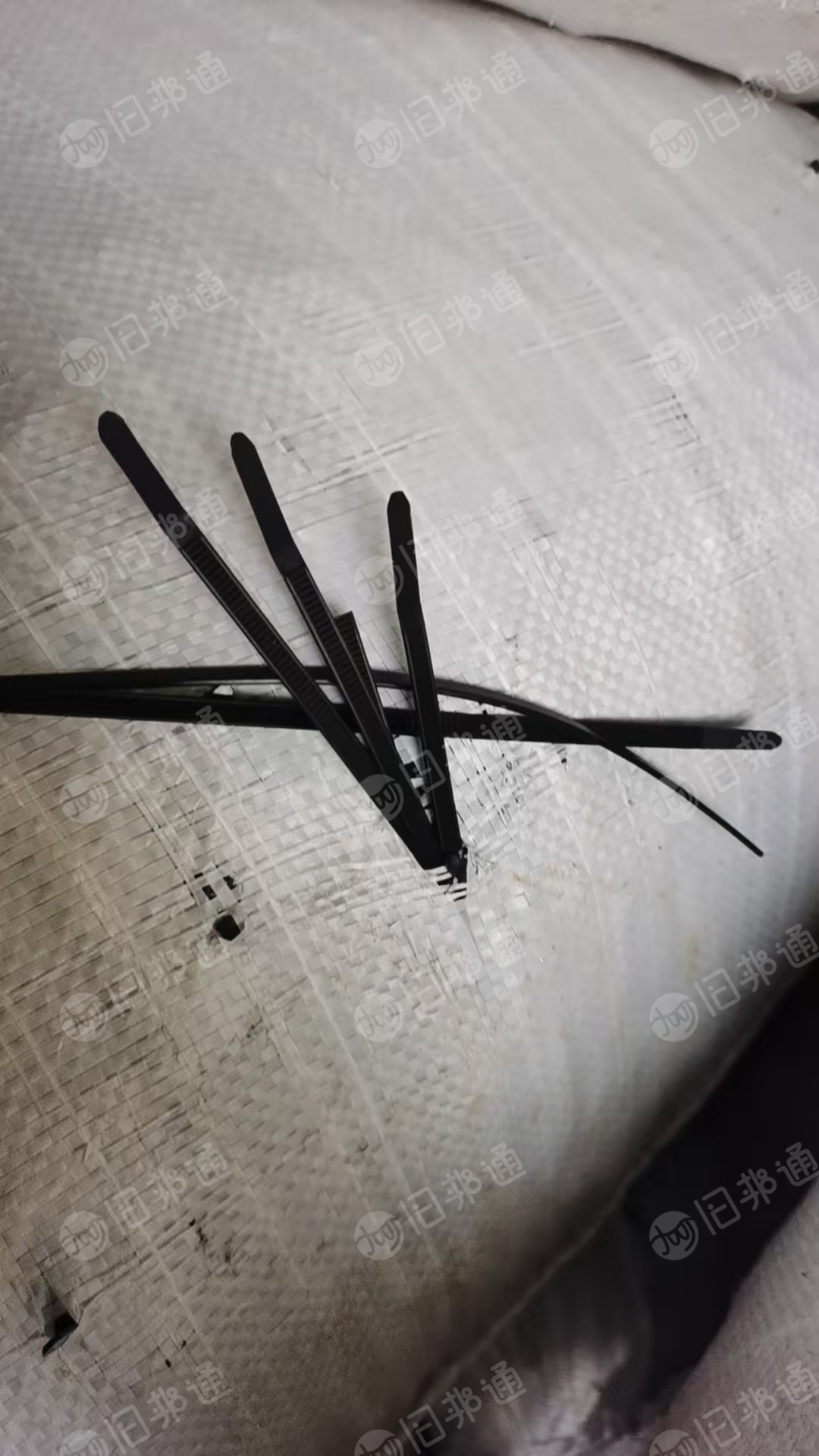 出售尼龙扎带废料，有白色也有黑色的，现货2吨左右