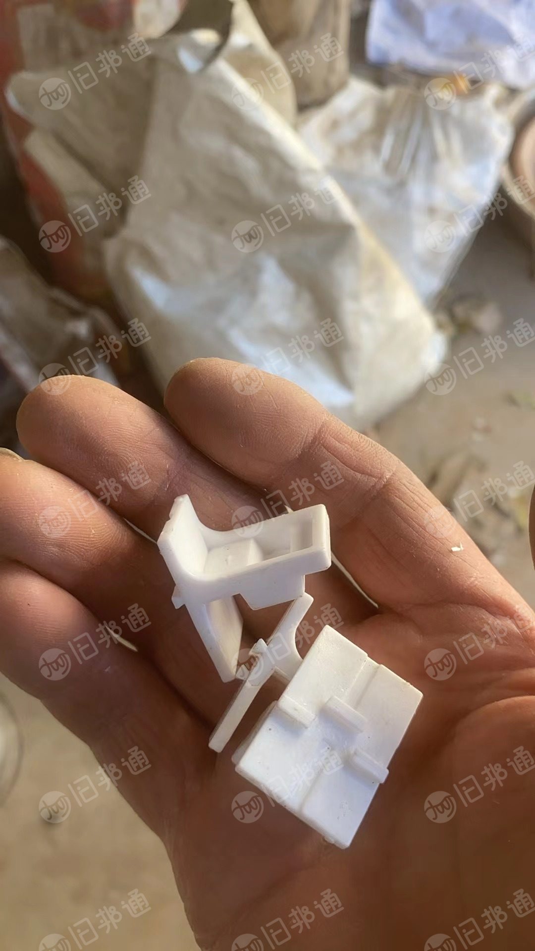 出售聚甲醛POM废料，现货2吨多