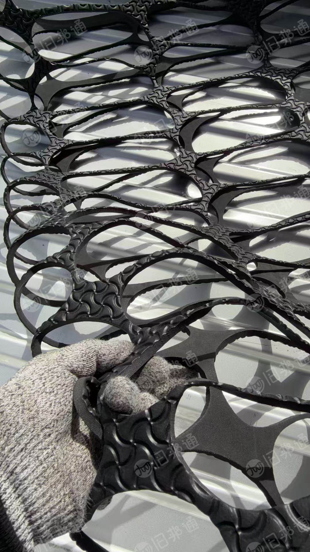 出售eva废料，杂色的，做博肯鞋鞋底下来的废料，月供15吨