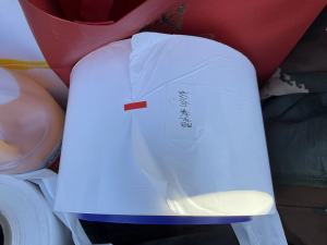 出售pe电池膜毛料，卷筒的，带有abs管芯，月供20吨