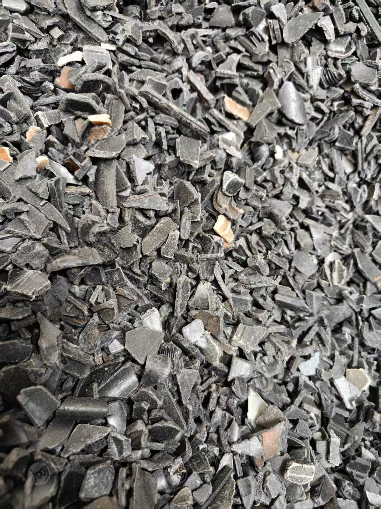 出售尼龙水箱破碎料，水粉双六的，月供80吨