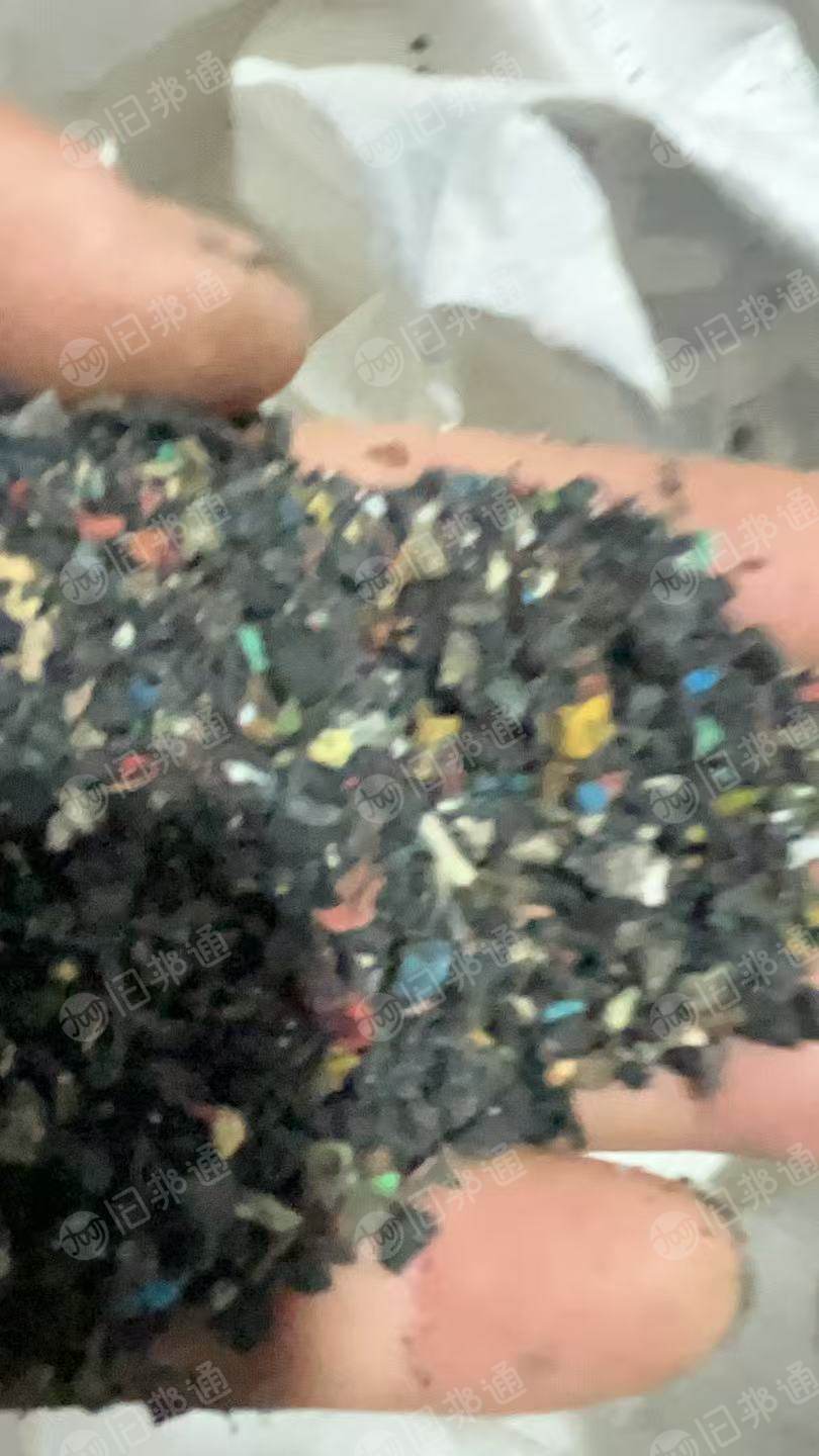 出售PVC电缆皮破碎料，里面含有40%左右的橡胶，现货40吨