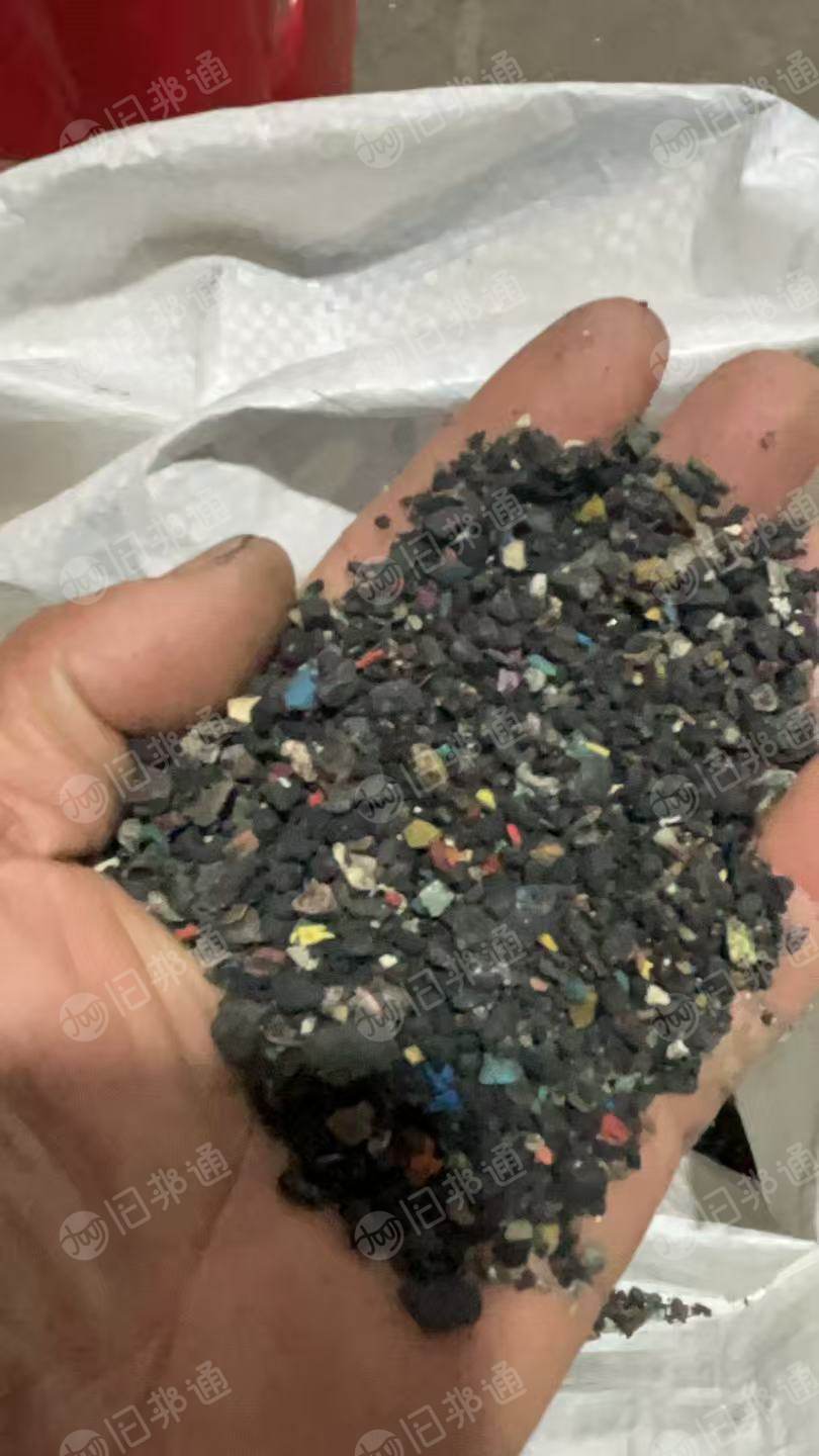 出售PVC电缆皮破碎料，里面含有40%左右的橡胶，现货40吨