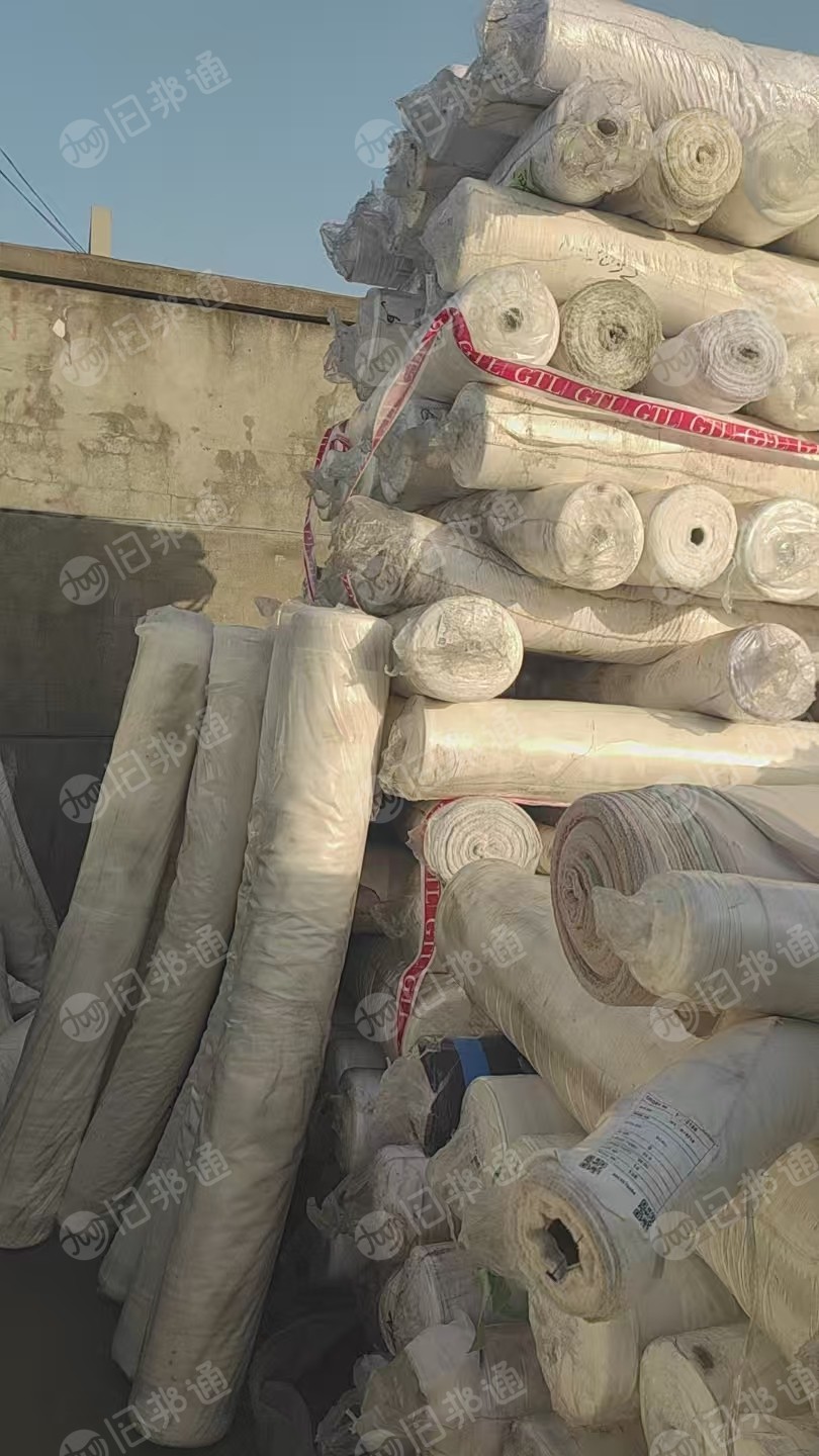 出售库存布，梭织乱麻坯布，涤纶材质，门幅150左右，有色坯跟黑色乱麻，现货有几万米，货在江苏苏州