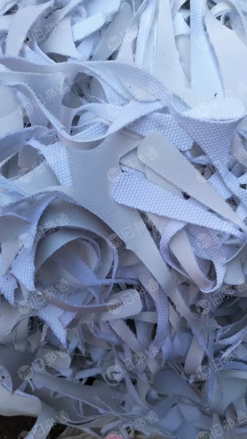 长期出售涤棉废布，鞋面裁下来的边角料，两面都是涤棉的多，每月10吨左右，货在山东临沂