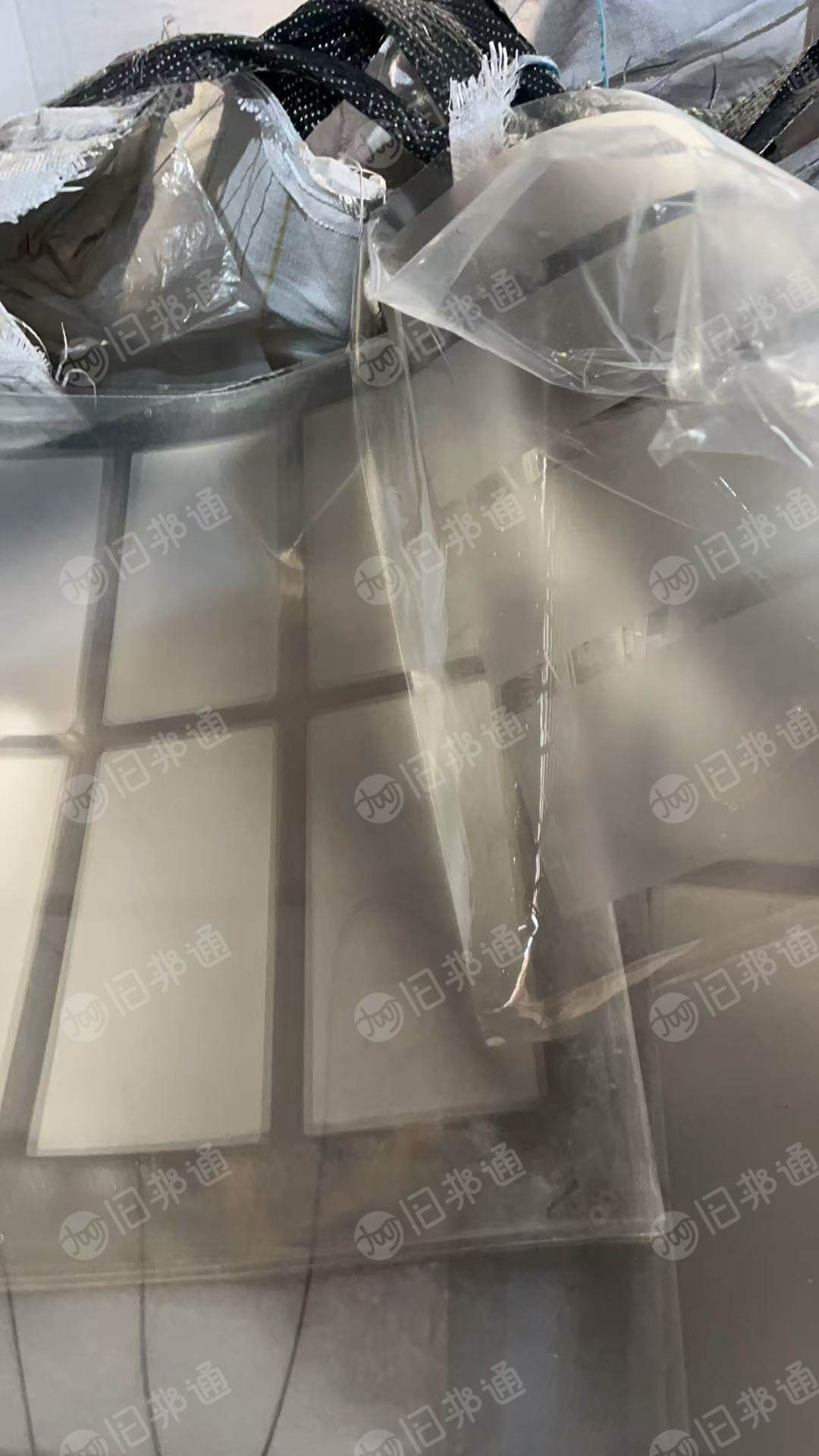长期出售pc片材废料，透明乳白的，上面覆一层pe膜，现货30吨左右