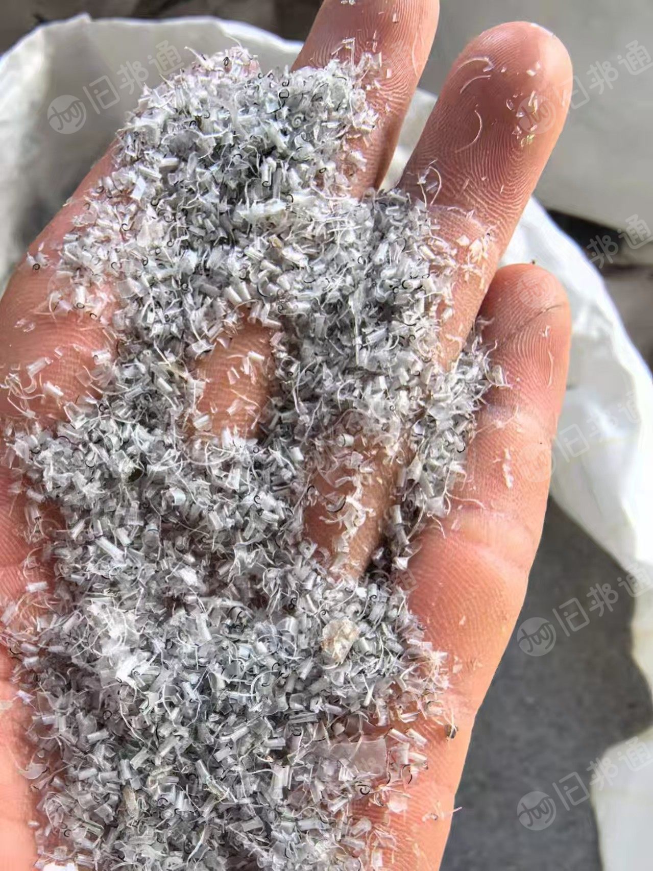 长期出售亚克力下来的pc粉末，现货20-30吨左右