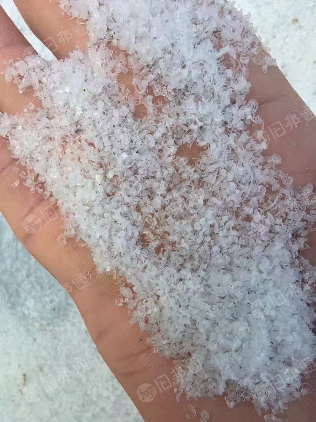 长期出售亚克力下来的pc粉末，现货20-30吨左右