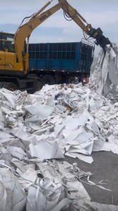 长期出售白色pvc夹网布废料，现货9.6一车