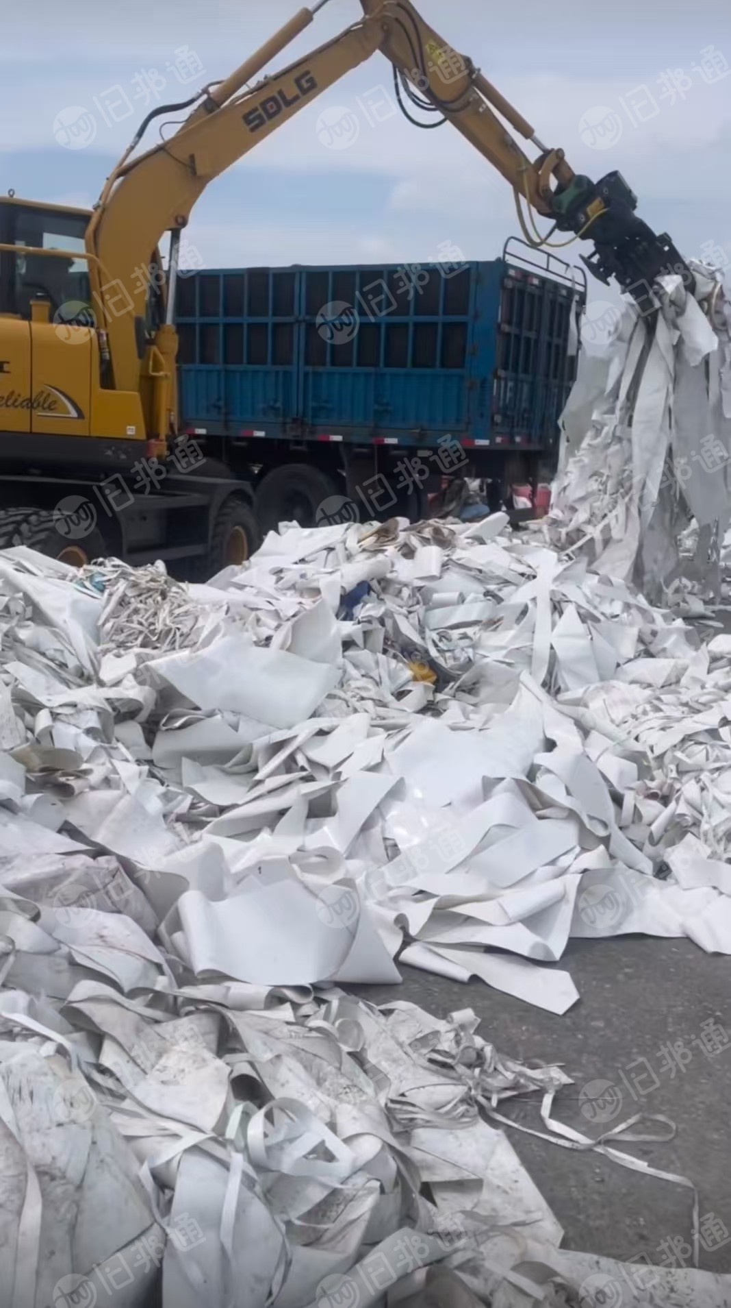 长期出售白色pvc夹网布废料，现货9.6一车