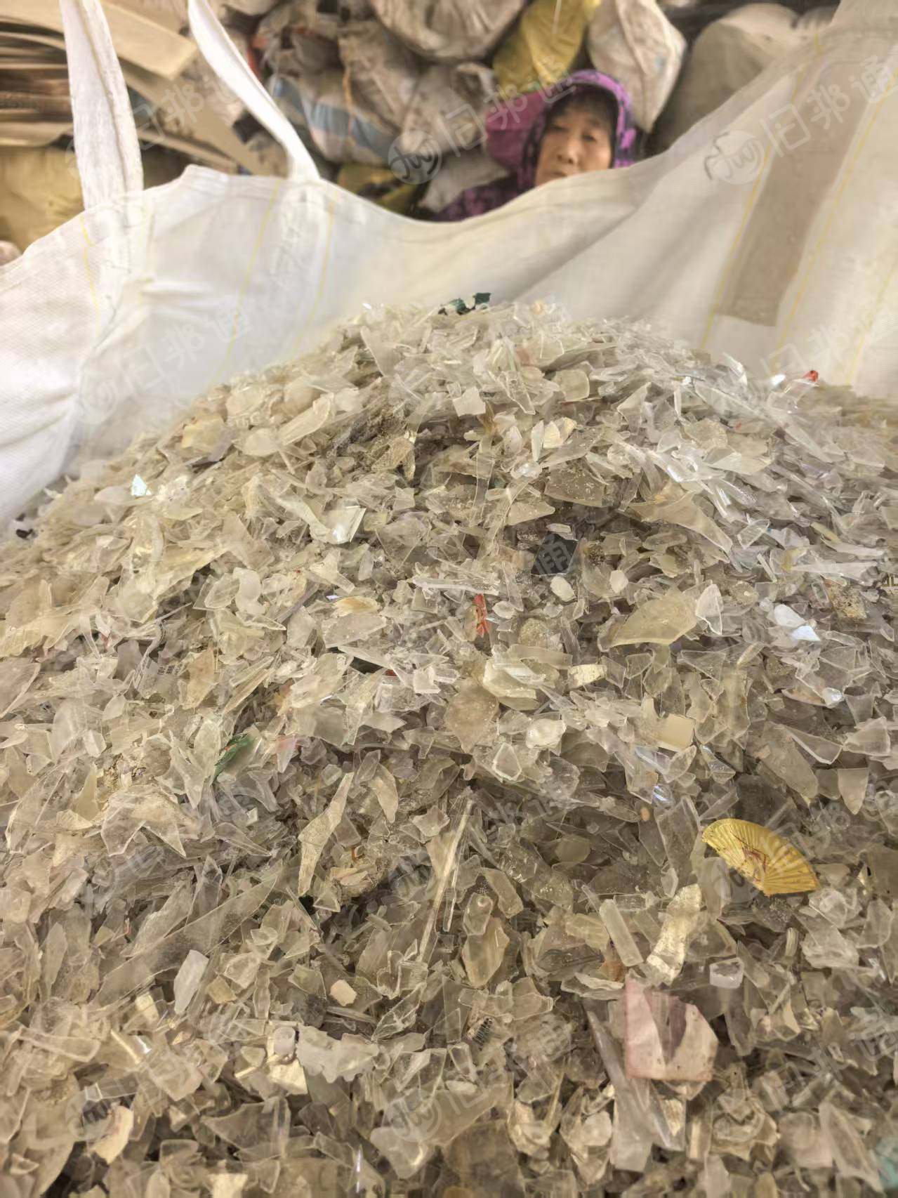 出售GPPS透苯破碎料，冰箱抽屉破碎料，白苯破碎料，干粉现货各6*8一车