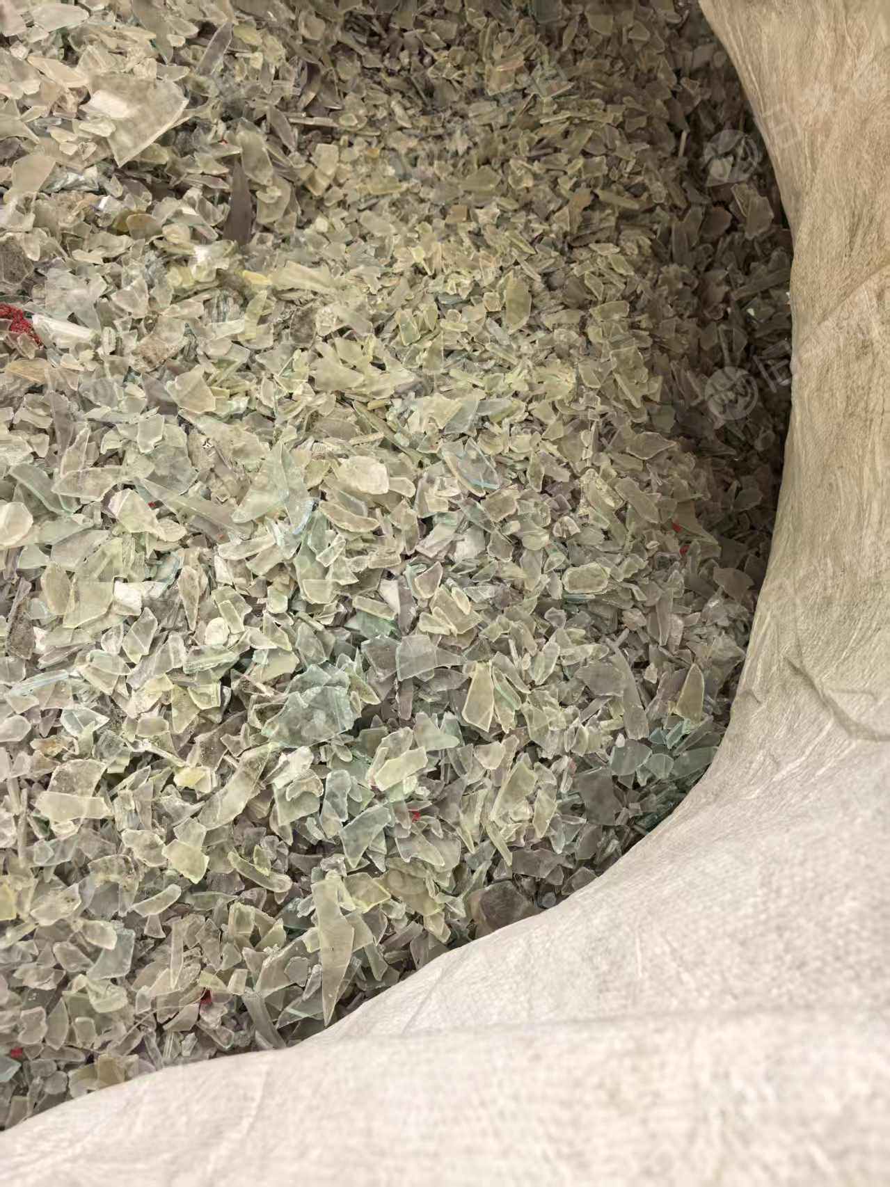 出售GPPS透苯破碎料，冰箱抽屉破碎料，白苯破碎料，干粉现货各6*8一车