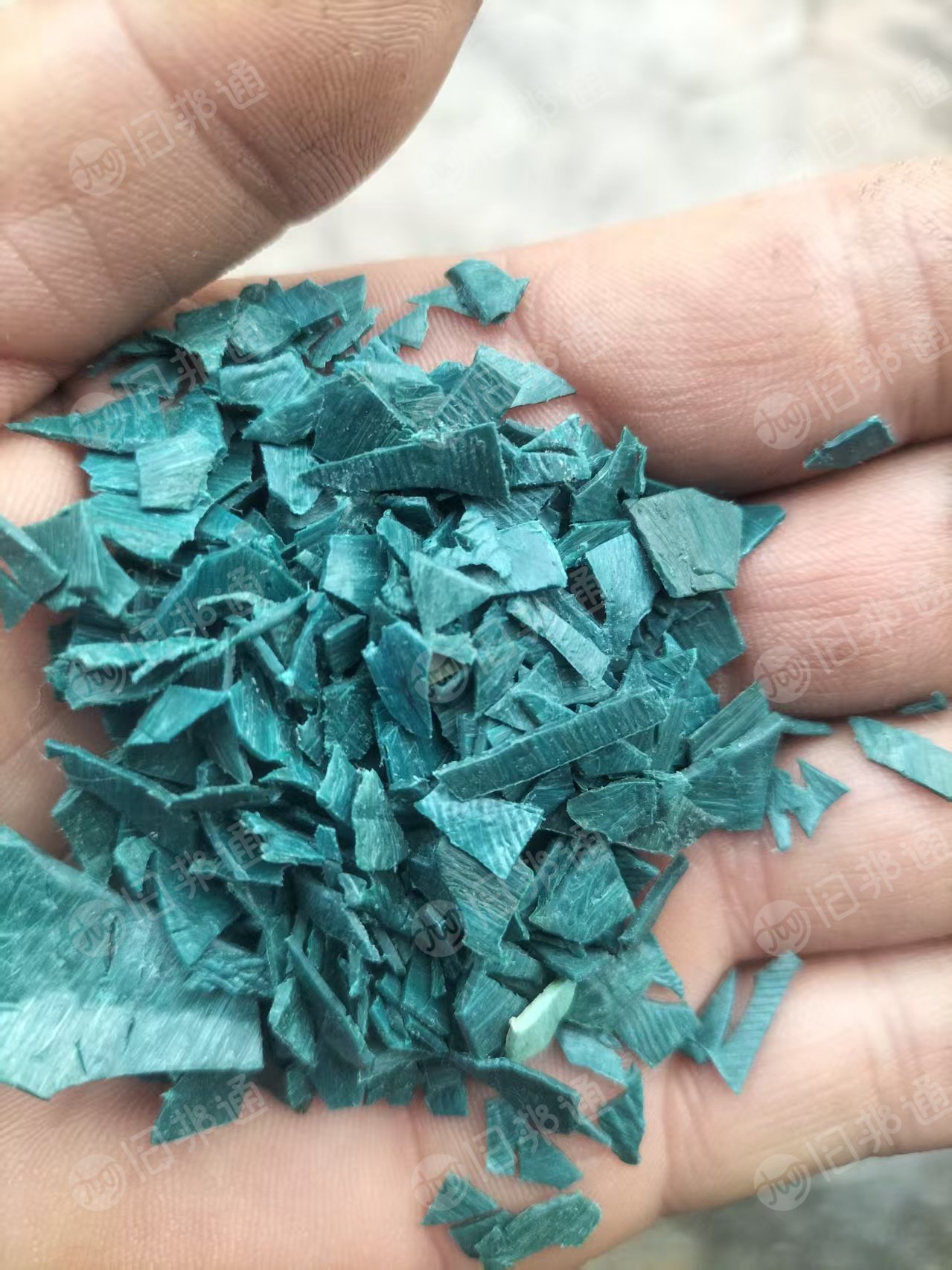 出售软质PVC粉碎料，地板革破碎料，游艇革破碎料，年供一千多吨