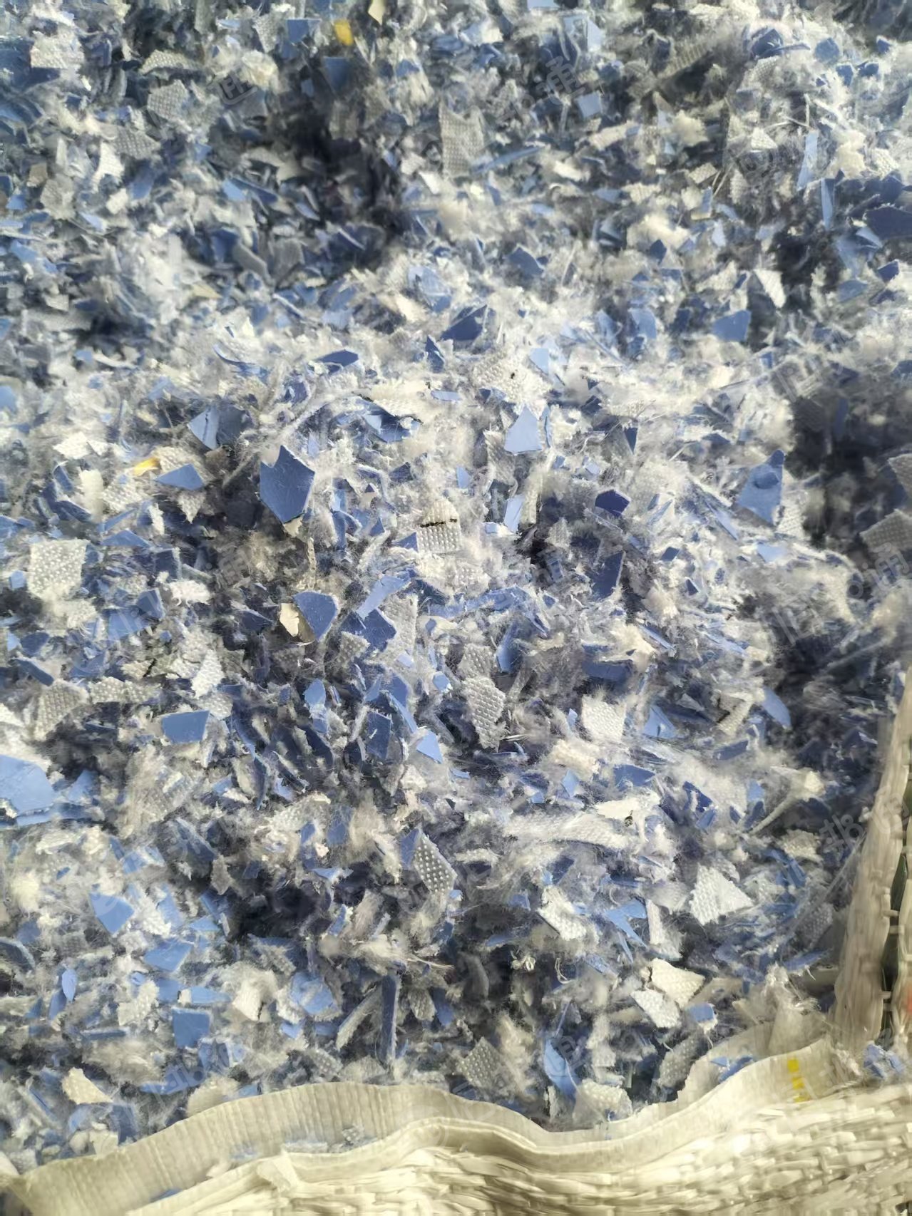 出售软质PVC粉碎料,地板革破碎料,游艇革破碎料,年供一千多吨