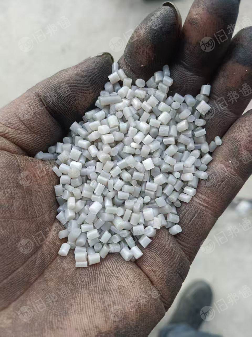 出售EPE珍珠棉颗粒，都是宁德时代下角料做的，二白、红色珍珠棉颗粒，月供30吨