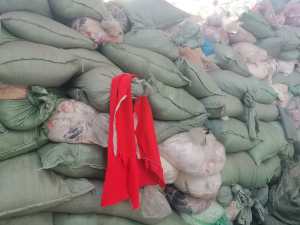 长期出售内衣厂废布，锦氨废布，涤锦废布，统货出，现货有20吨左右，月供7-8吨，在湖南永州