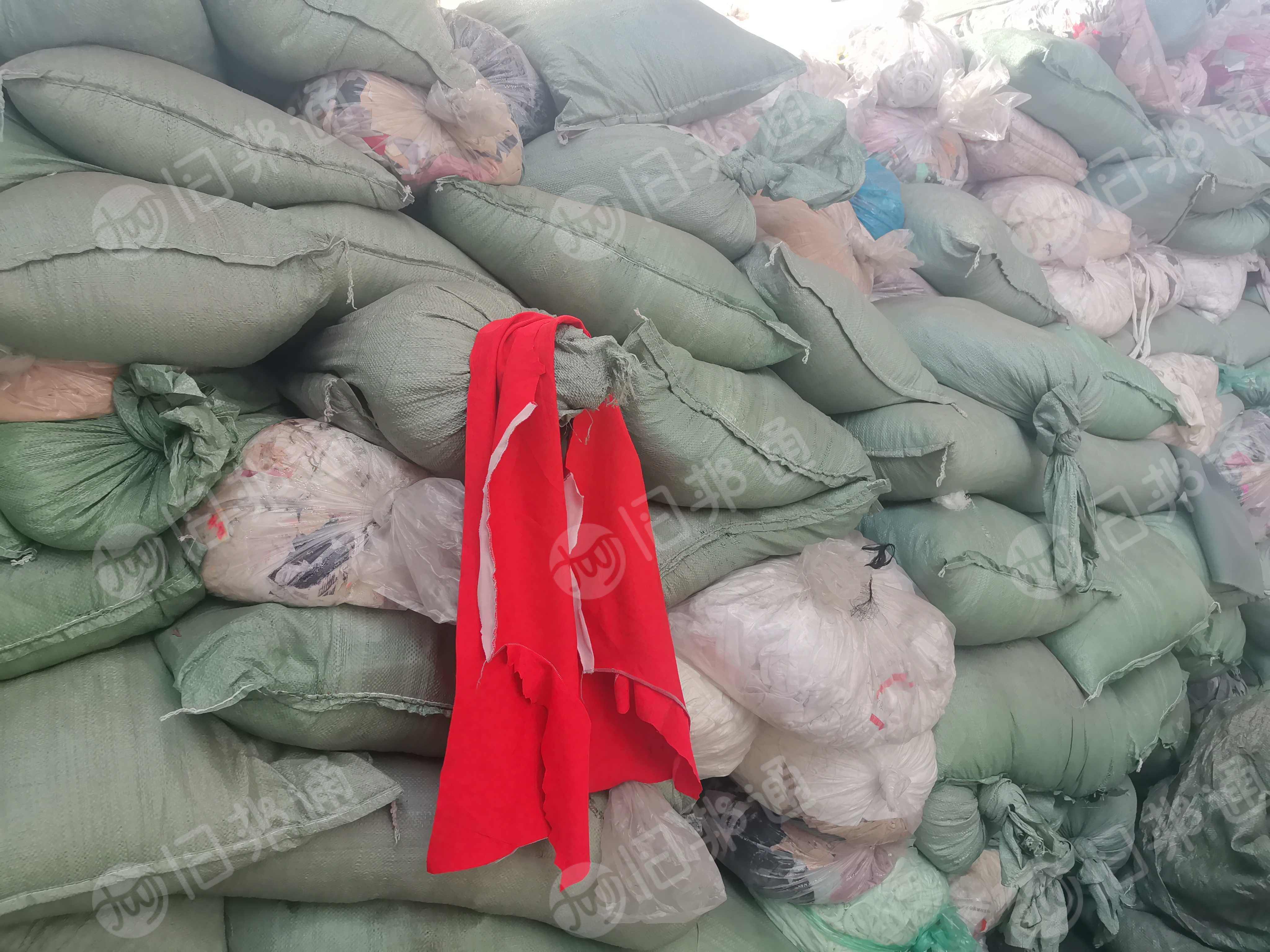 长期出售内衣厂废布，锦氨废布，涤锦废布，统货出，现货有20吨左右，月供7-8吨，在湖南永州