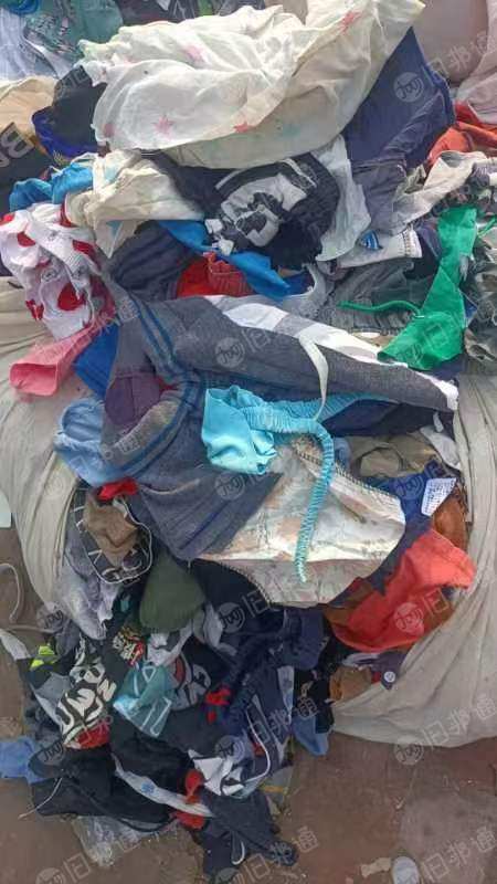 长期出售废布统货，做擦机布裁下来的，各种材质的都有，月供10吨左右，在河北沧州