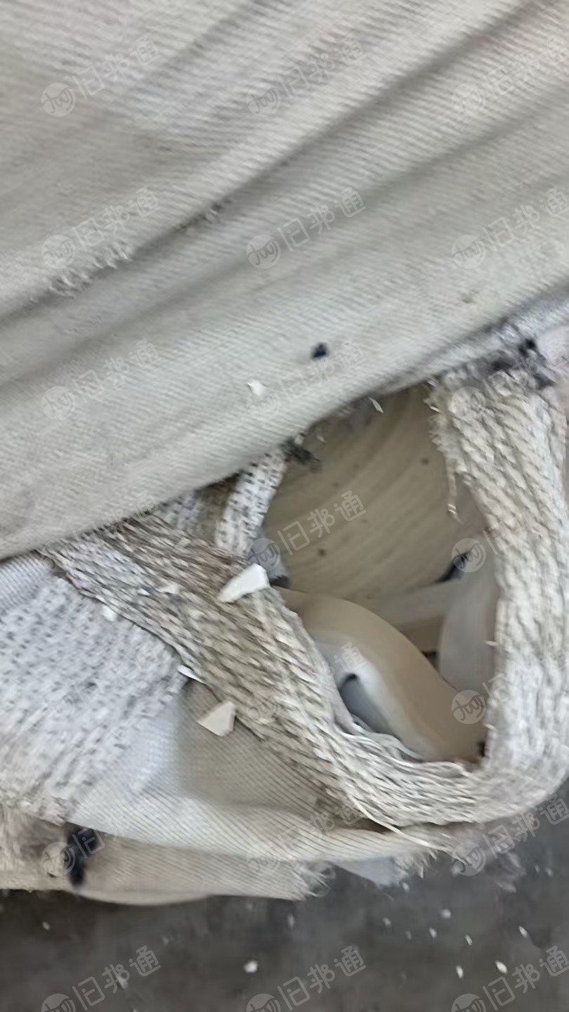 长期出售涤纶布条，整盘的布条，白色占三分之一，现货6.8米一车