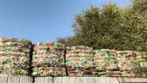 大量出售PET瓶砖，现货200吨