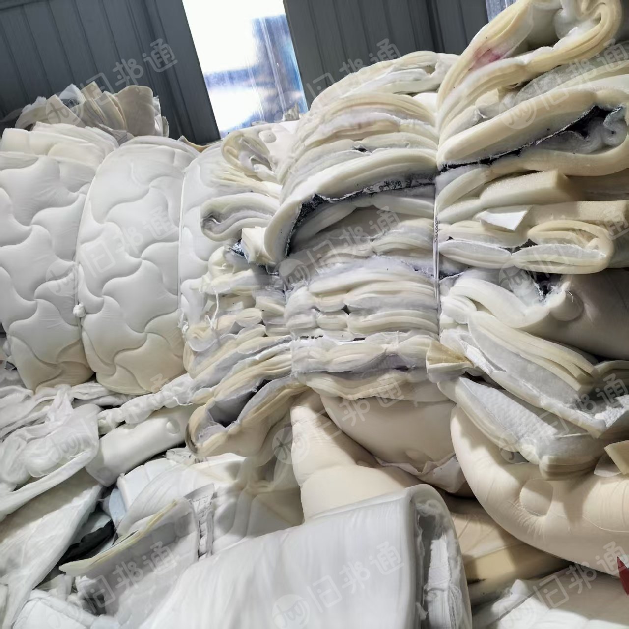 长期回收床垫海绵边角料，要带布的，40公分宽，两米长，布要干净的，做床垫用，月需50吨左右