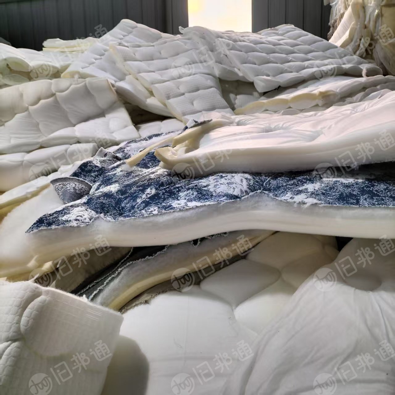 长期回收床垫海绵边角料，要带布的，40公分宽，两米长，布要干净的，做床垫用，月需50吨左右