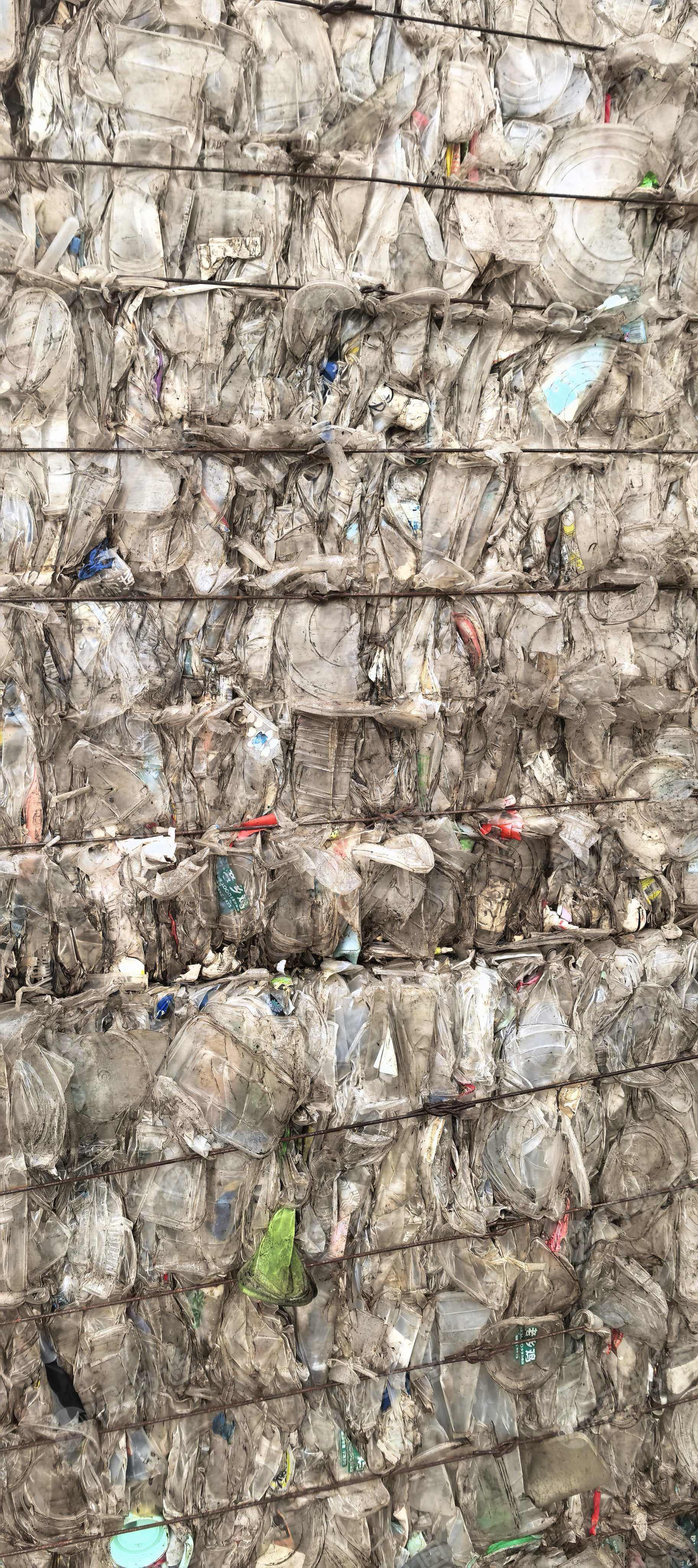 出售餐盒压块，内含奶茶杯，现货30多吨，够一挂