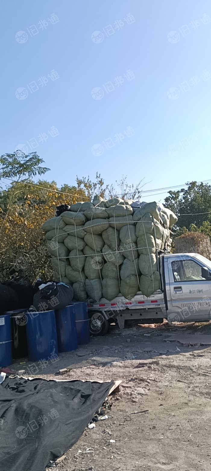 长期出售涤棉擦机布各种擦机布，复合厂下来的，白色杂色加起来有十几吨
