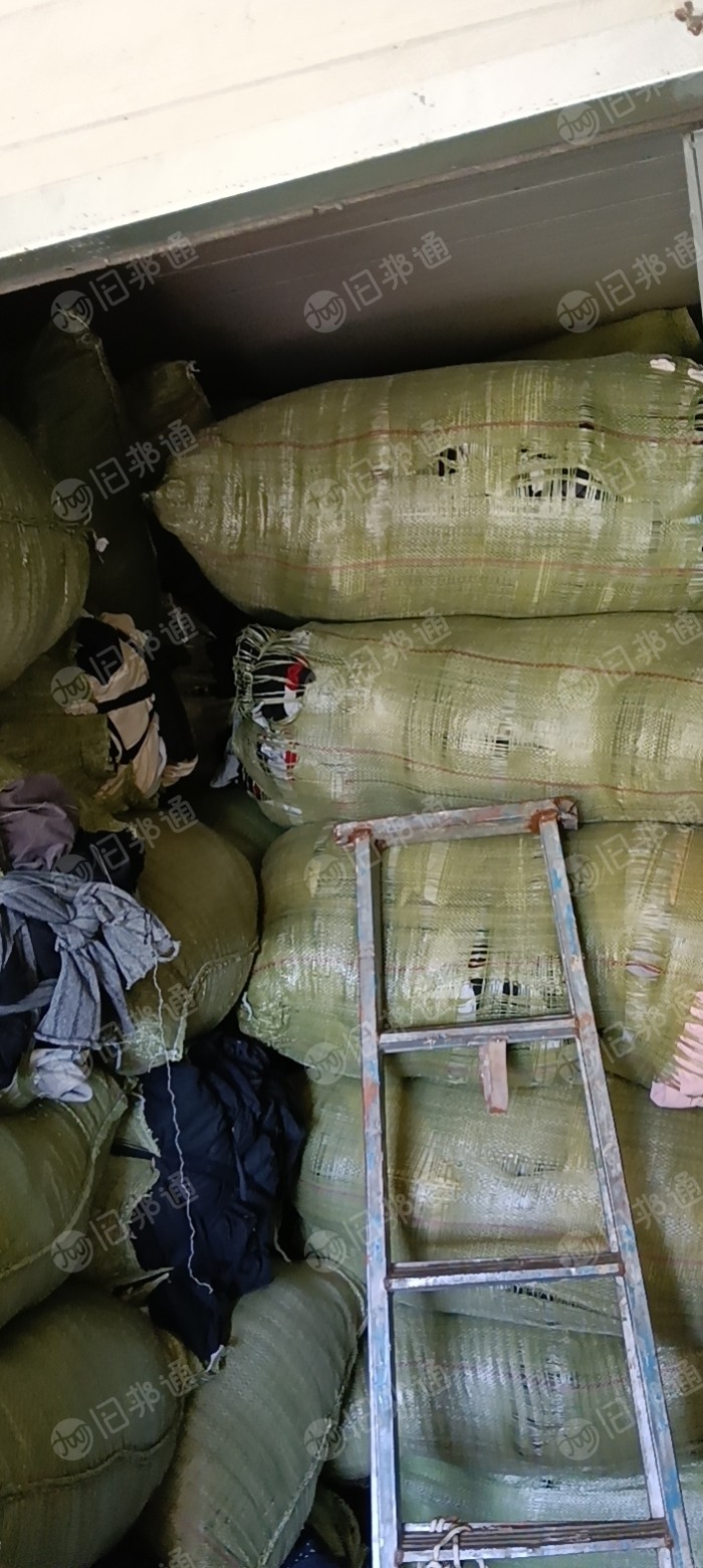 长期出售涤棉擦机布各种擦机布，复合厂下来的，白色杂色加起来有十几吨