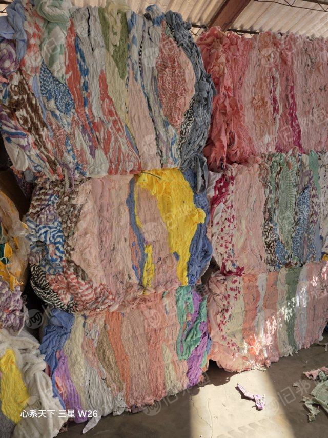 本场长期大量出售纯涤纶废布剪切料，白色浅三色每个月200吨左右