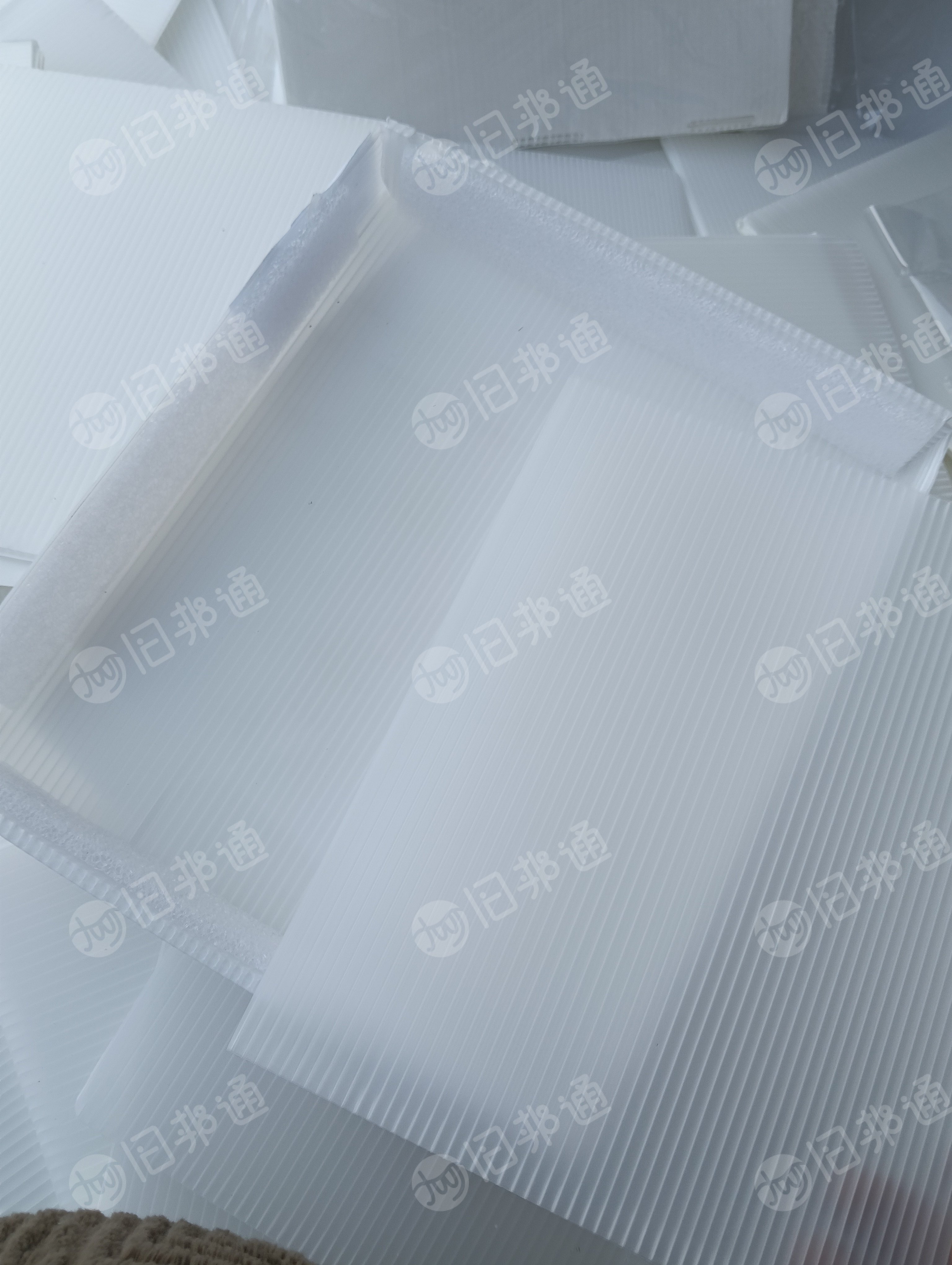 出售白色中空板废料