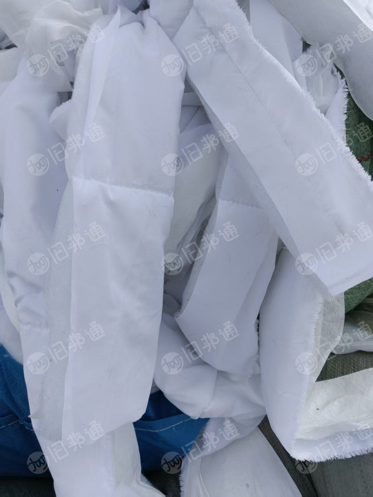 长期出售床上用品下脚料，涤棉废布，针织漂白废布，梭织漂白布块，绗棉下脚料，开花料现货200多吨