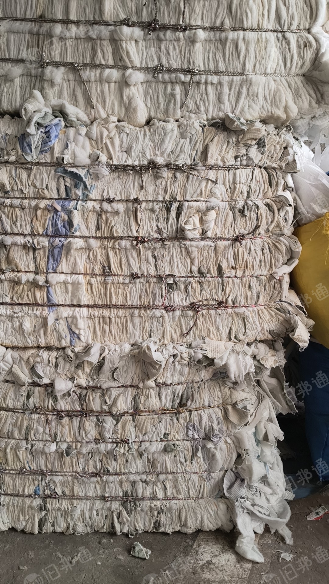 长期出售绗棉边角料， 床垫边角料，丝棉边角料，夹丝棉，有纯白，二白的，现货十几吨