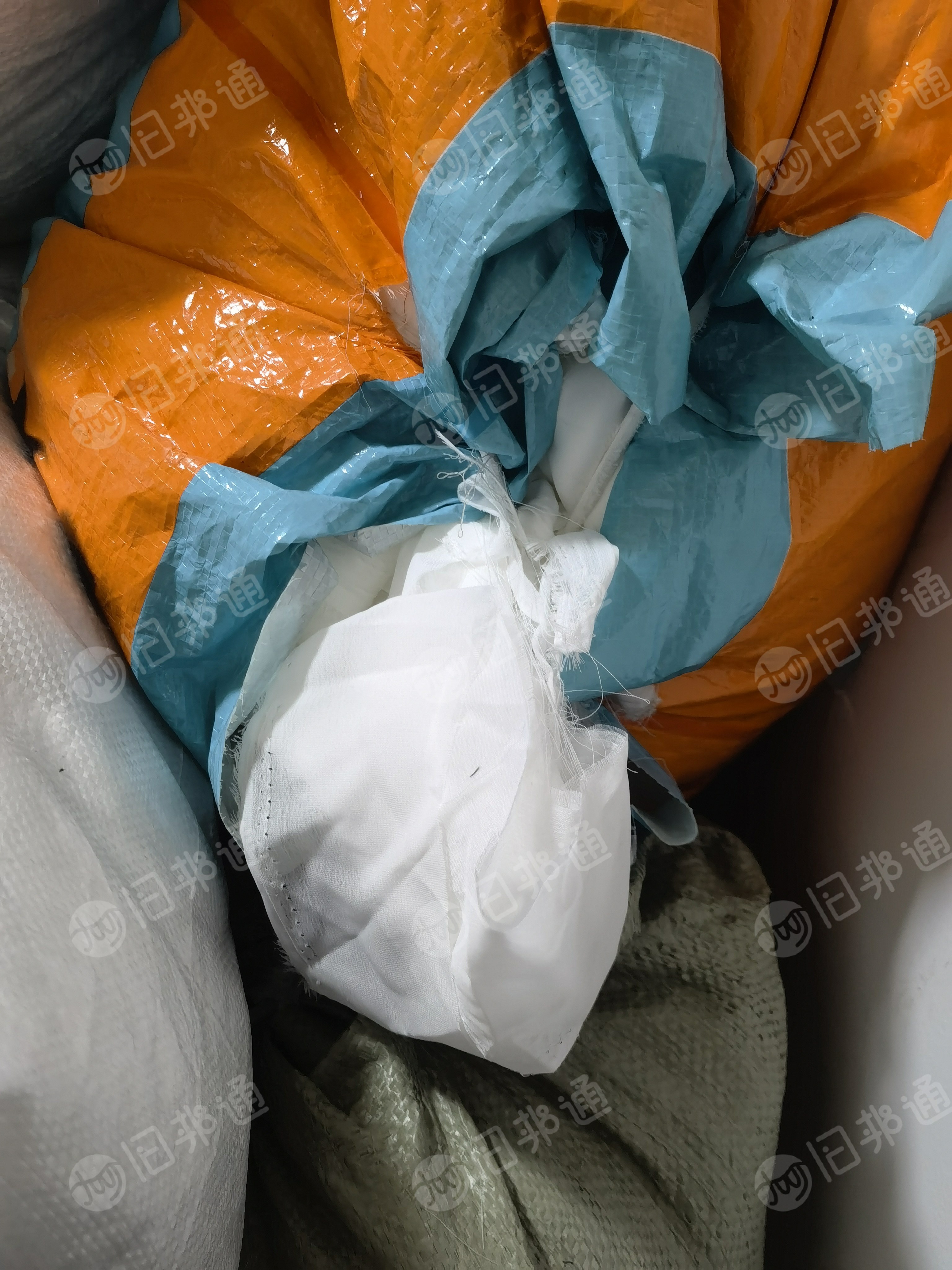 现货处理一批窗帘白纱,白色窗帘废布,窗帘布,涤纶废布,可以开花可以造粒,现货不到几吨,货在湖南长沙