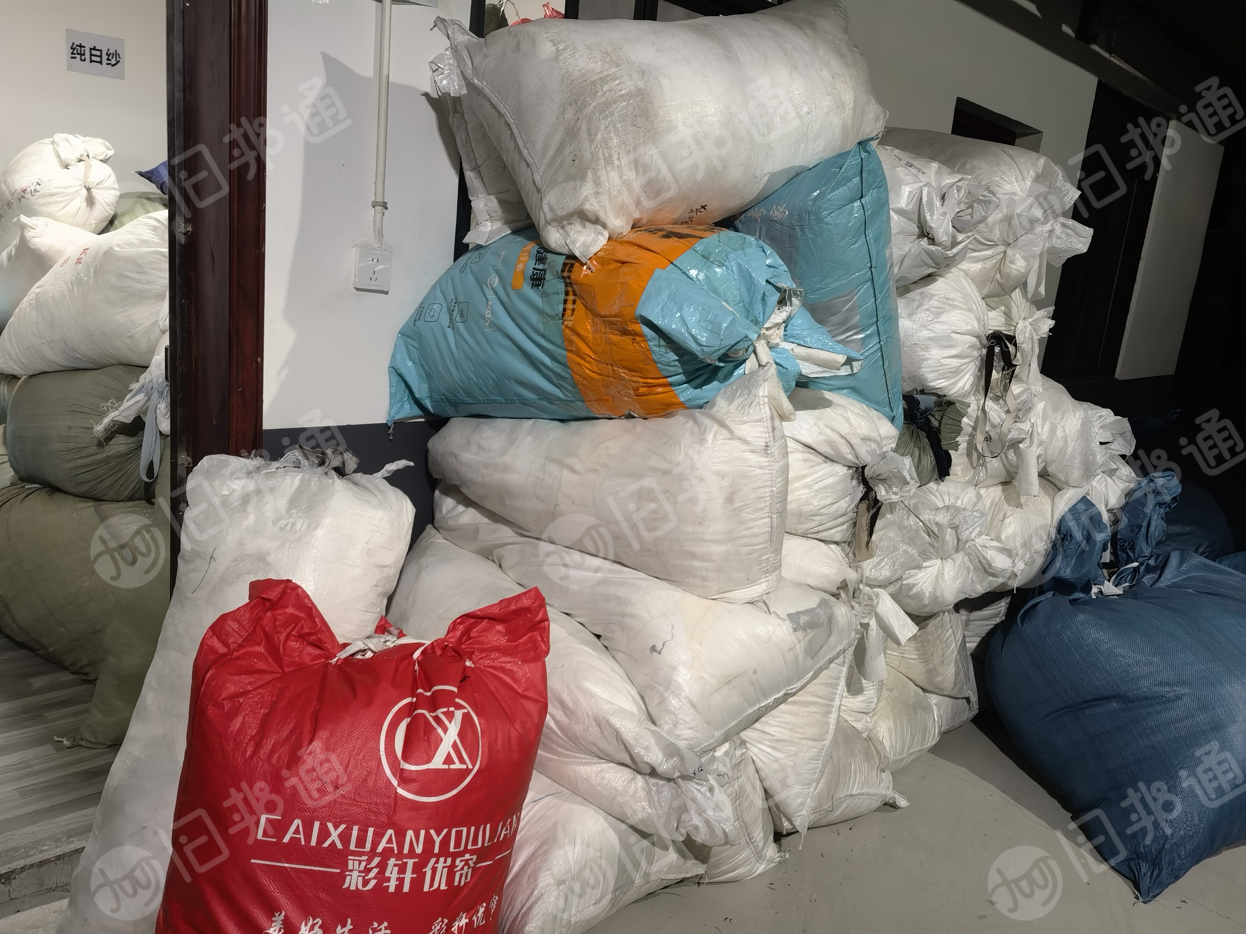 现货处理一批窗帘白纱,白色窗帘废布,窗帘布,涤纶废布,可以开花可以造粒,现货不到几吨,货在湖南长沙