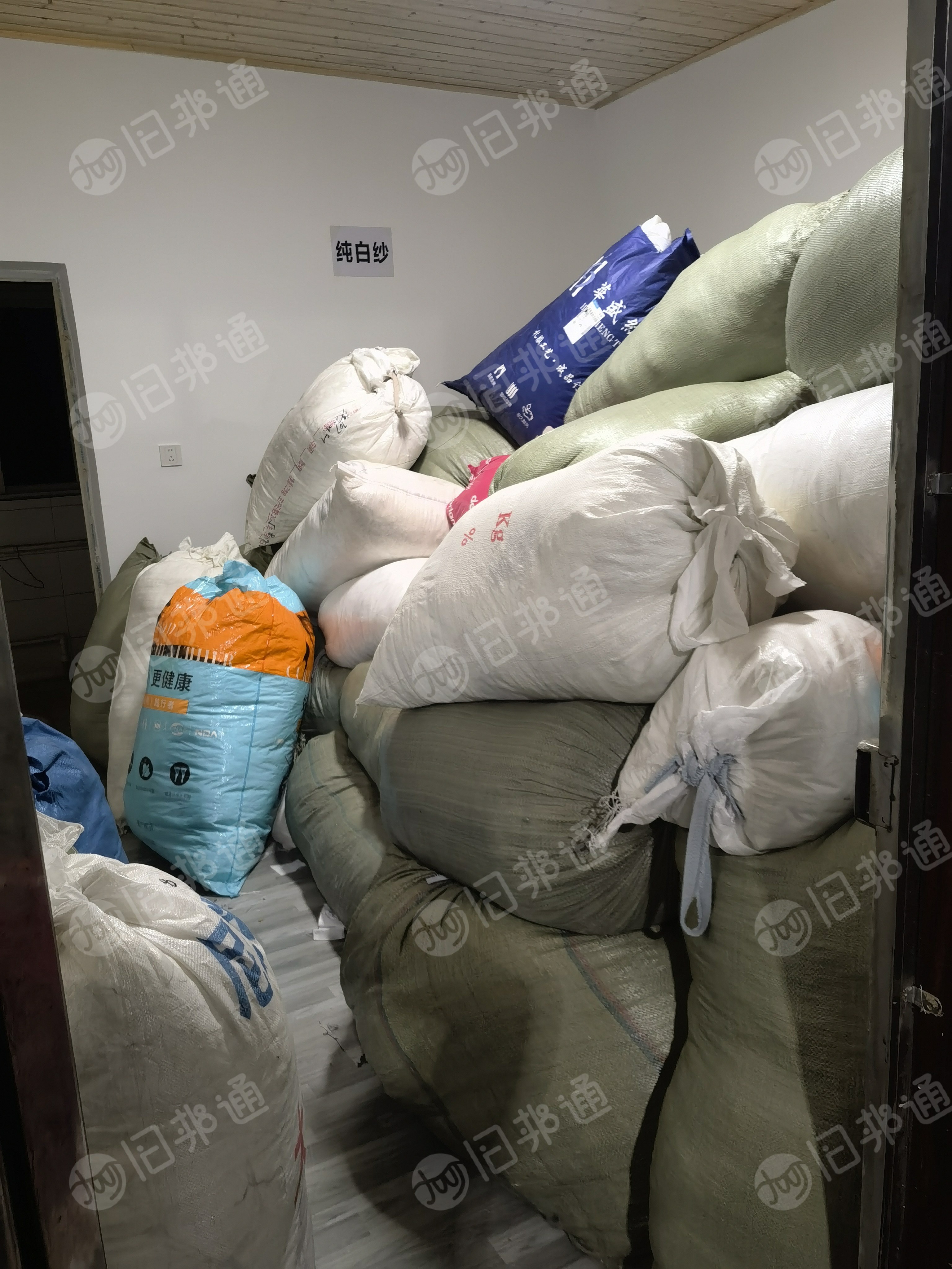 现货处理一批窗帘白纱，白色窗帘废布，窗帘布，涤纶废布，可以开花可以造粒，现货不到几吨，货在湖南长沙