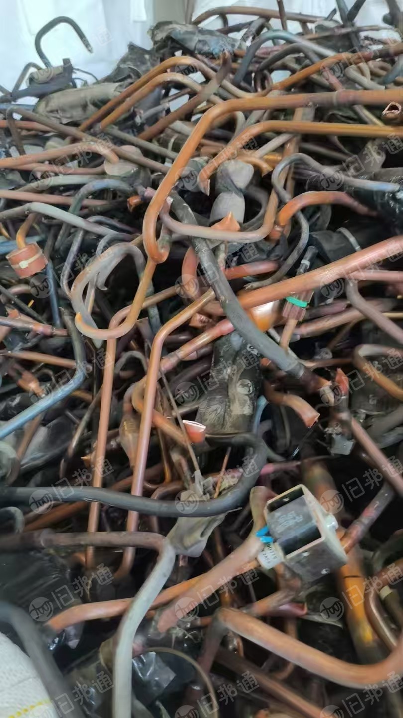 常年出售杂铜管，废铜，月供40吨