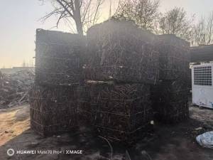 常年出售杂铜管，废铜，月供40吨