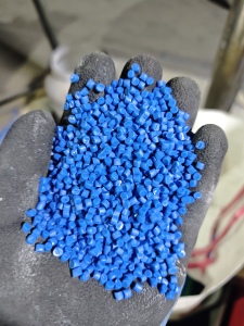 出售再生HDPE小蓝桶颗粒，每个月150吨