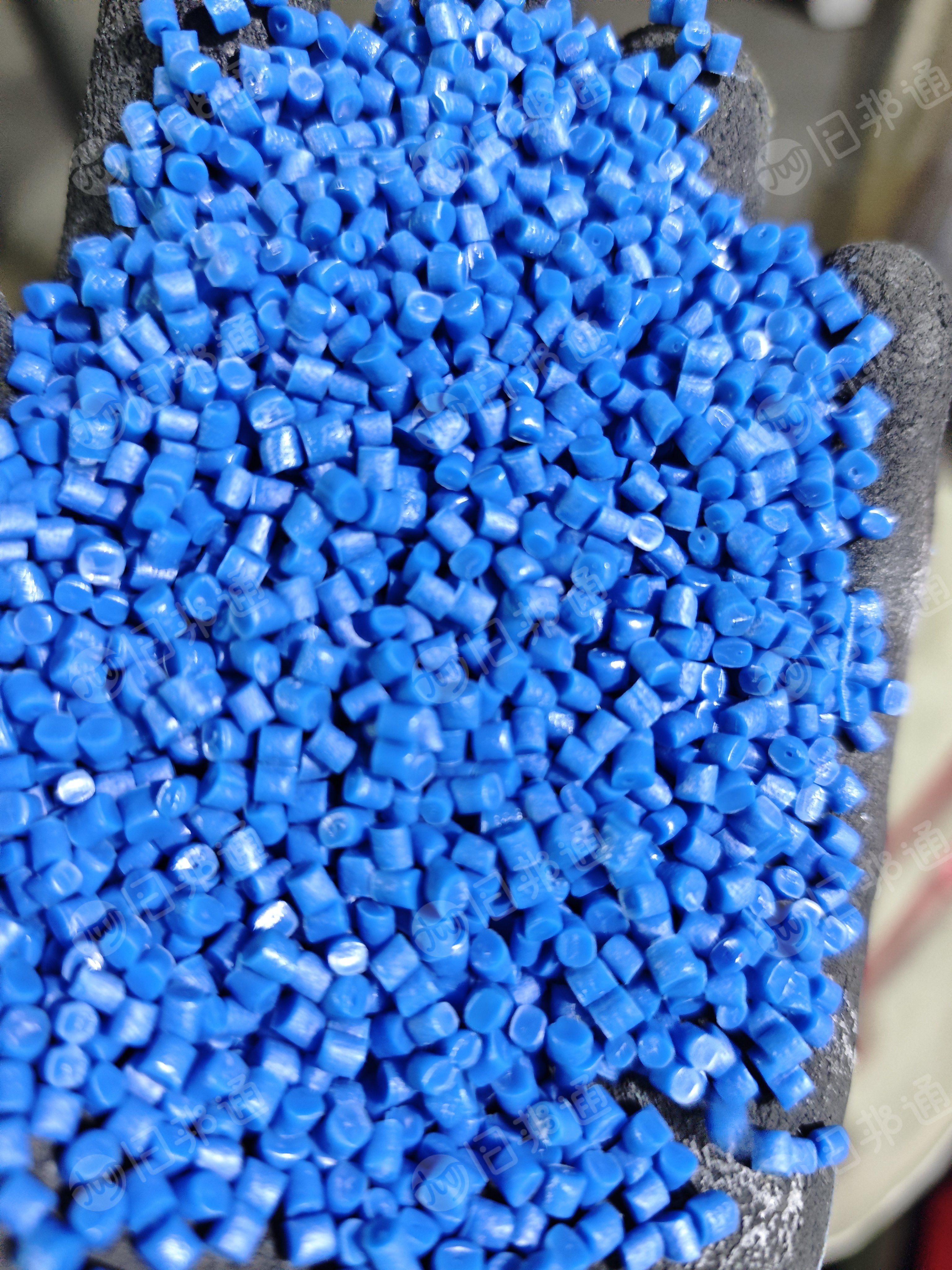 出售再生HDPE小蓝桶颗粒，每个月150吨