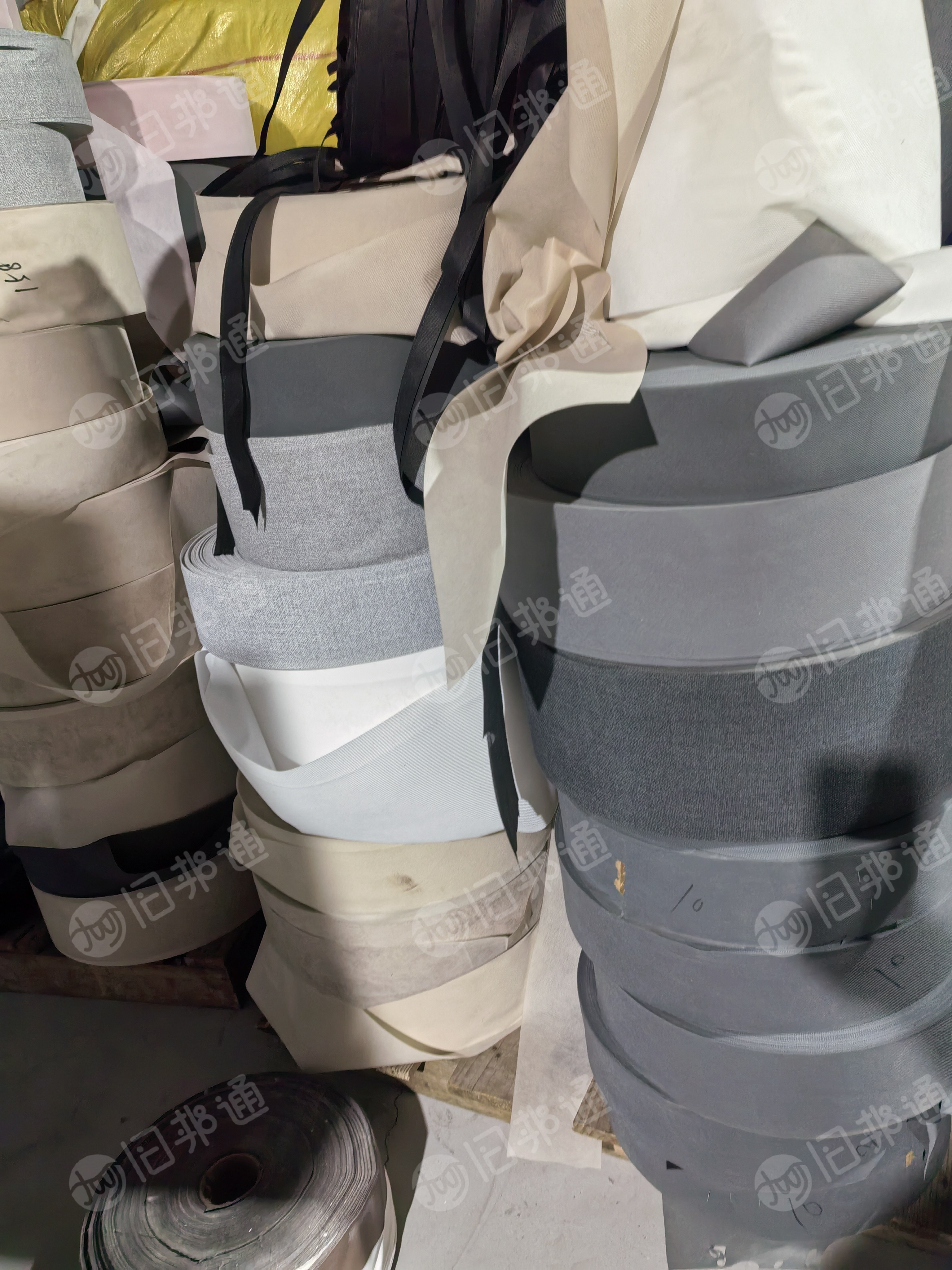 长期出售成盘的无纺布，无纺布盘料，PP材质，有颜色的白色的都有，月供20吨